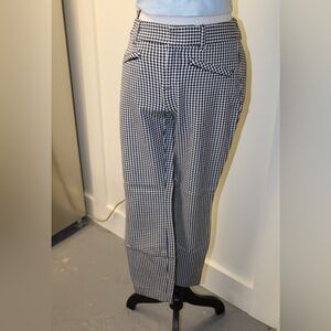 Gap curvy signature ankle pants 
Black and white check